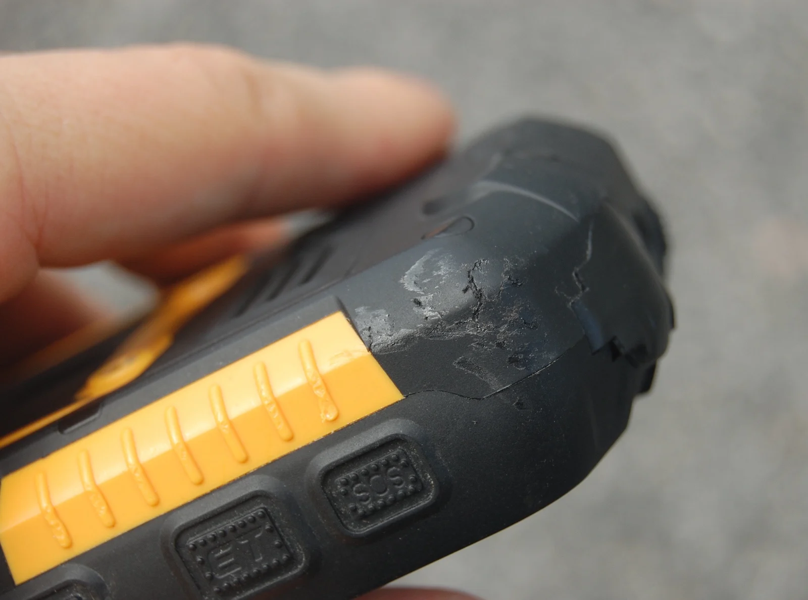 Runbo Q5S: Kratzer nach Sturztest