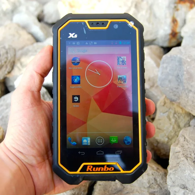 Runbo X6 in der Hand