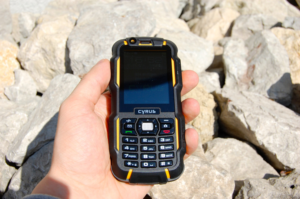 Cyrus CM15 in der Hand